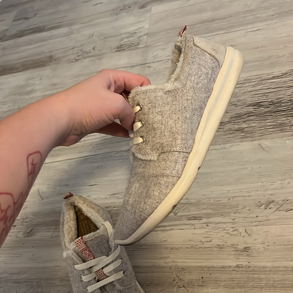 Toms - Picture 2 of 4